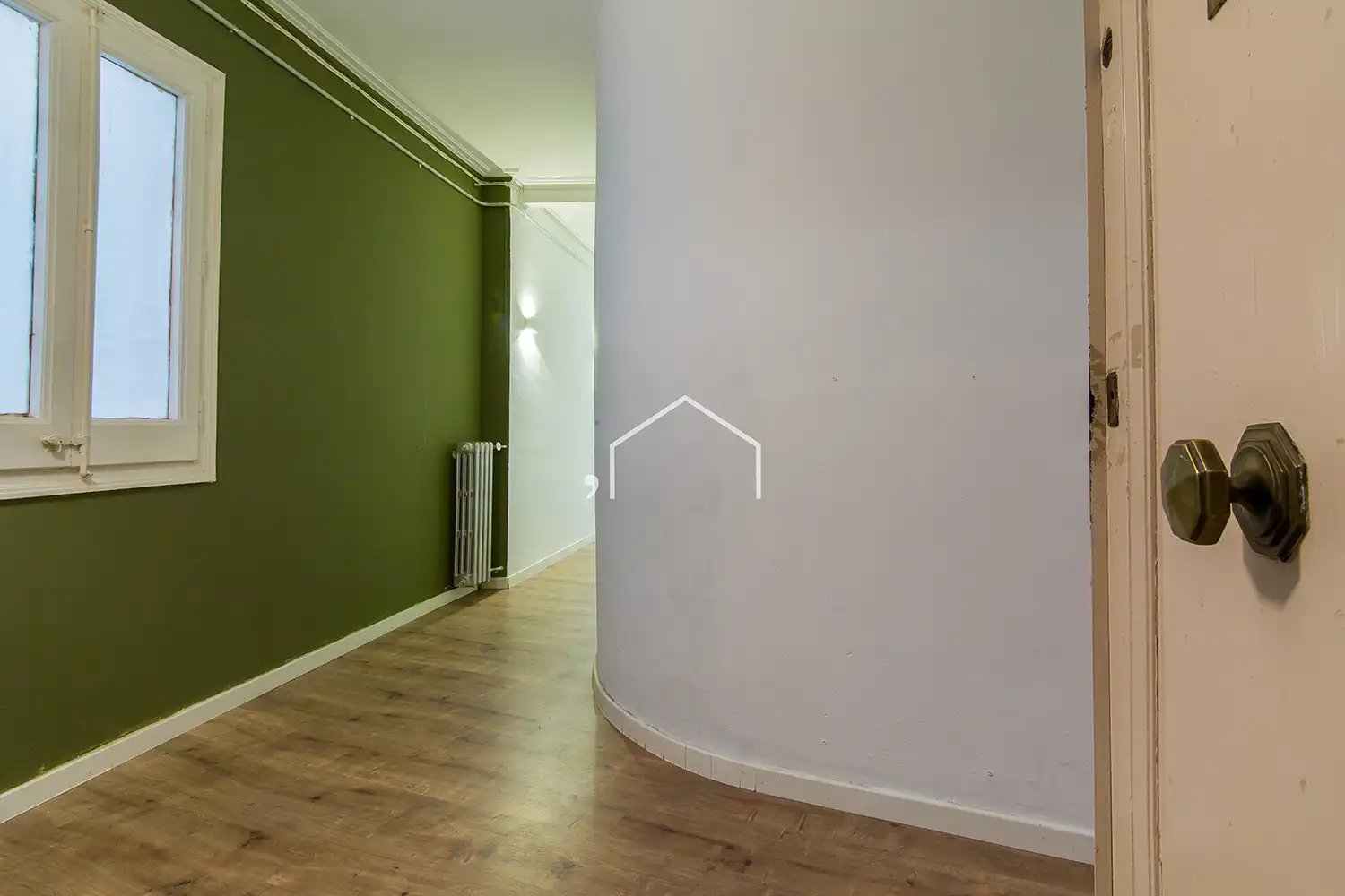Wohnung zum Verkauf in Barcelona mit Heizung, Parkett und Ofen