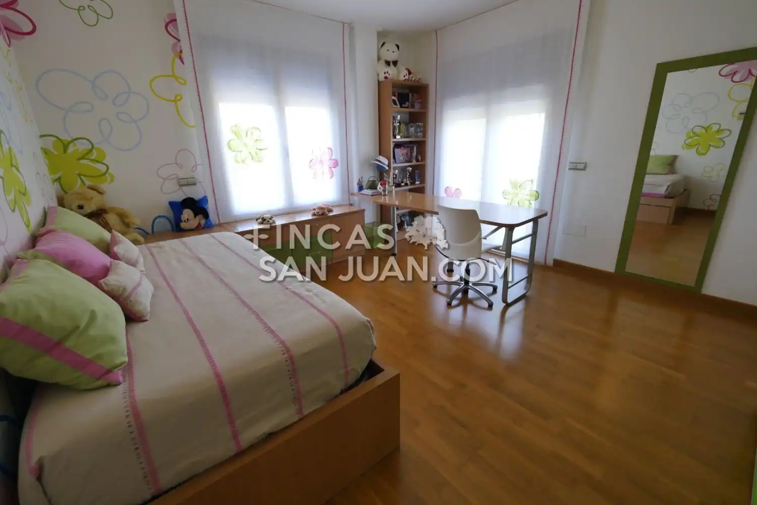 Dormitori de Casa o xalet en venda en Orihuela amb Jardí privat, Terrassa i Traster