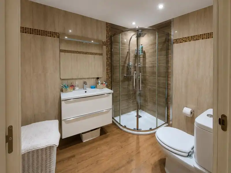 Baño de Piso en venta en Pulianas con Aire acondicionado y Parquet