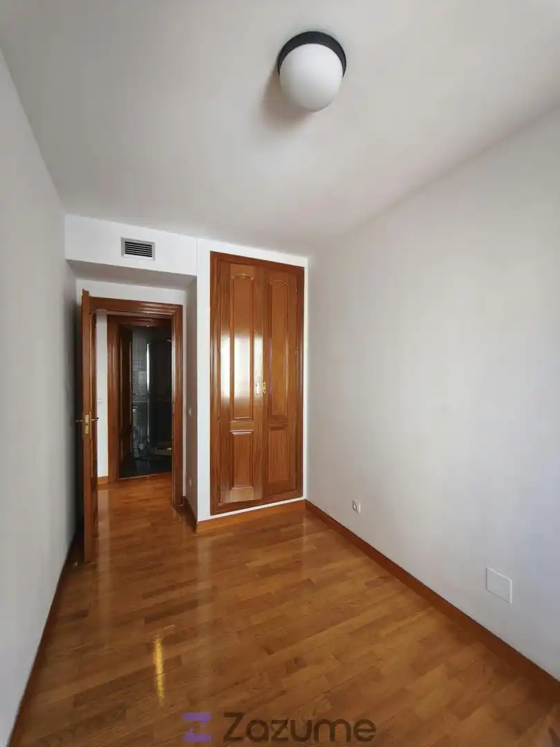 Schlafzimmer von Wohnungen zur Miete in Madrid mit Klimaanlage, Heizung und Privatgarten