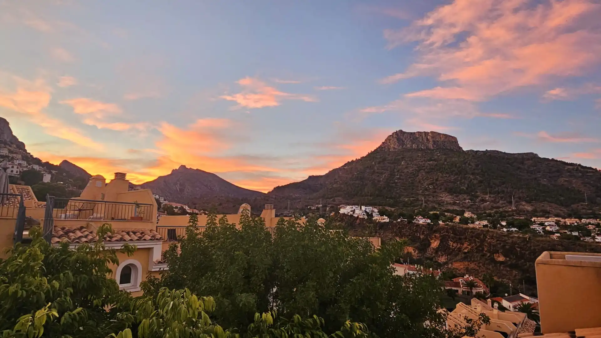 Vista exterior de Casa adosada en venta en Calpe / Calp con Aire acondicionado, Terraza y Amueblado