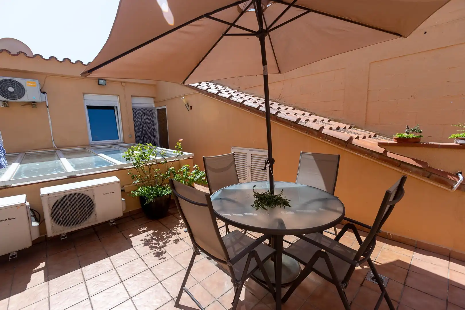 Terrasse von Einfamilien-Reihenhaus zum Verkauf in Roses mit Klimaanlage, Heizung und Terrasse