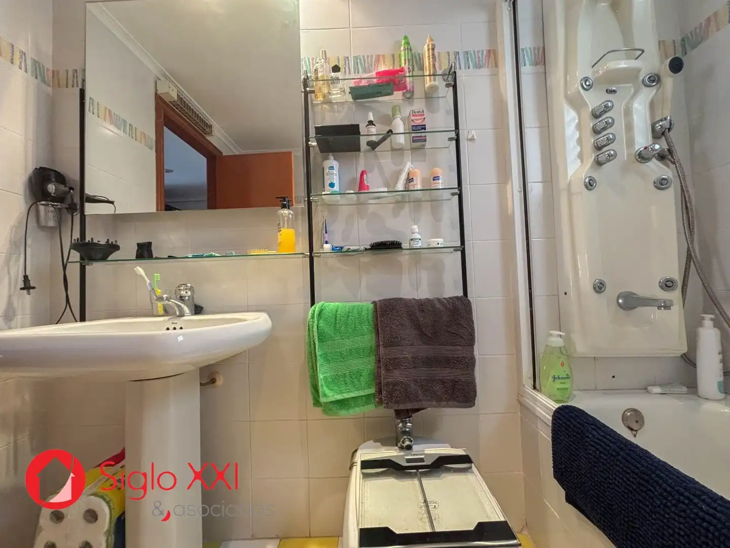 Baño de Piso en venta en Almazora / Almassora con Aire acondicionado, Trastero y Balcón