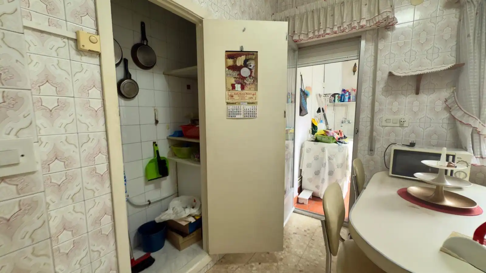 Kitchen of Flat for sale in Ourense Capital   with Heating, Storage room and Furnished