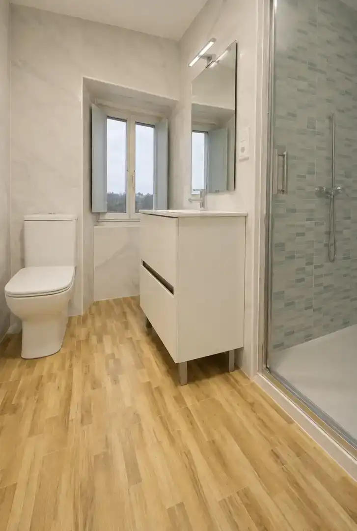 Baño de Finca rústica en venta en Mesía con Jardín privado, Parquet y Amueblado