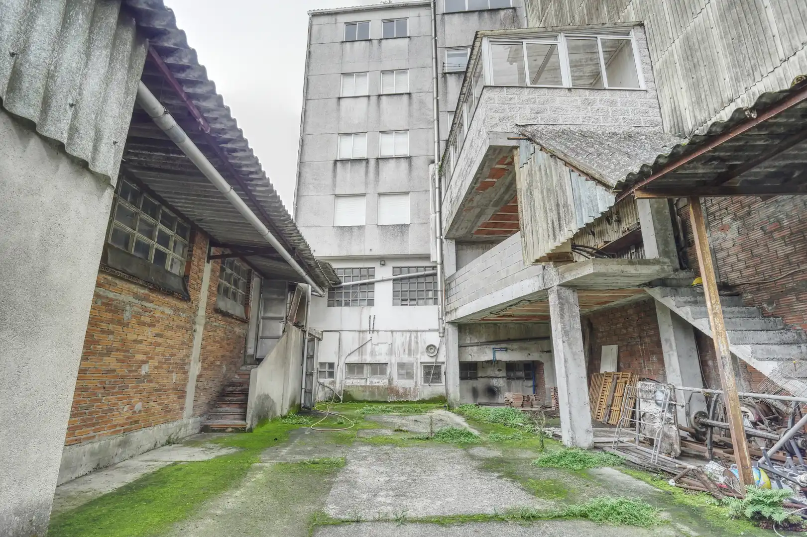 Vista exterior de Edificio en venta en Padrón
