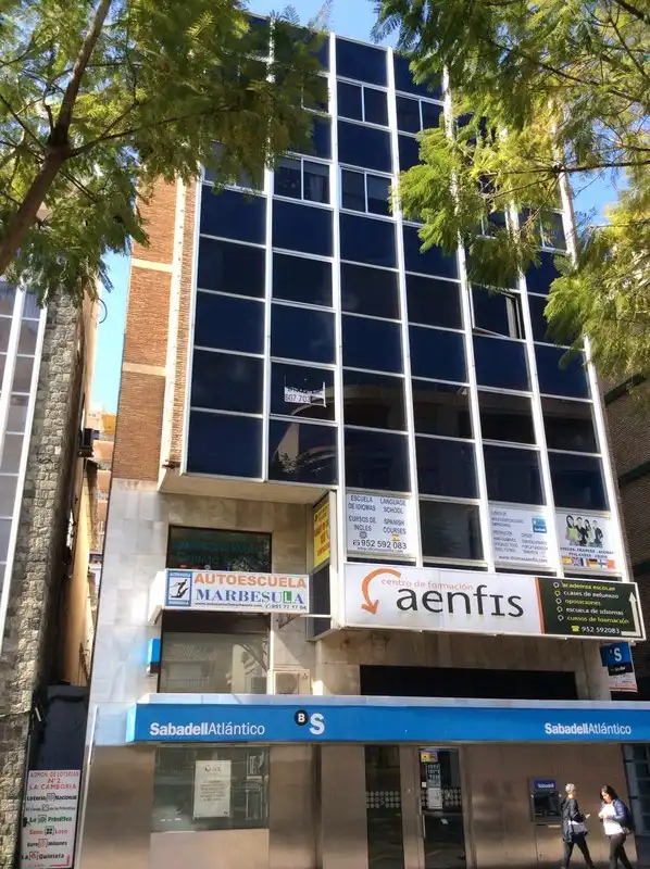 Local comercial en alquiler en Av Condes de San Isidro