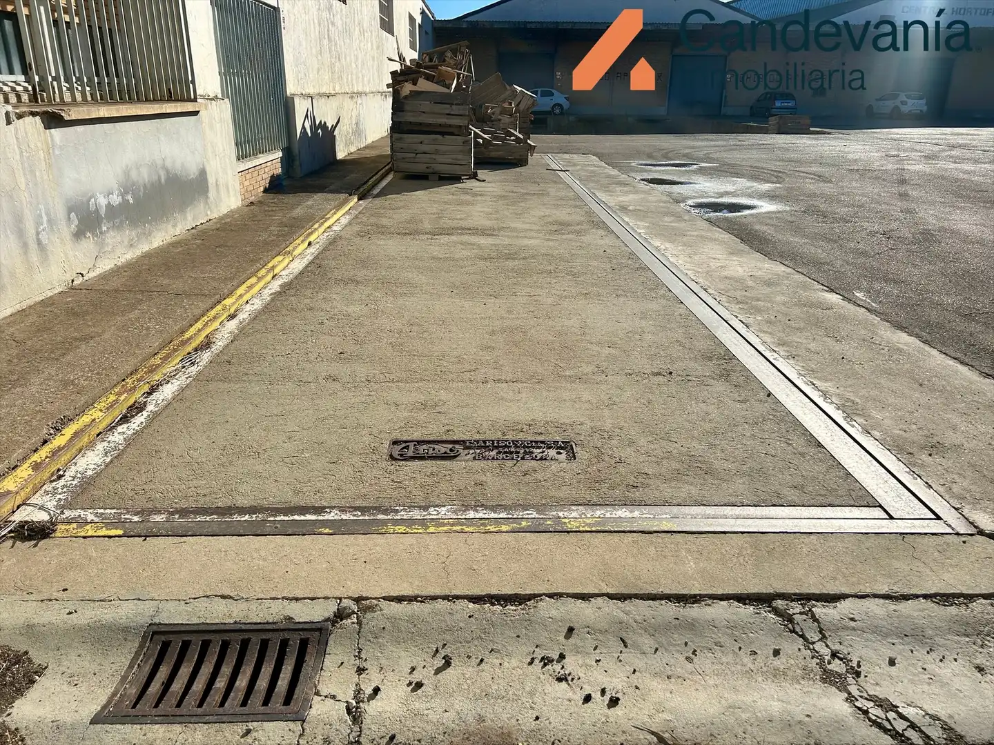 Vista exterior de Nave industrial en venta en Zuera