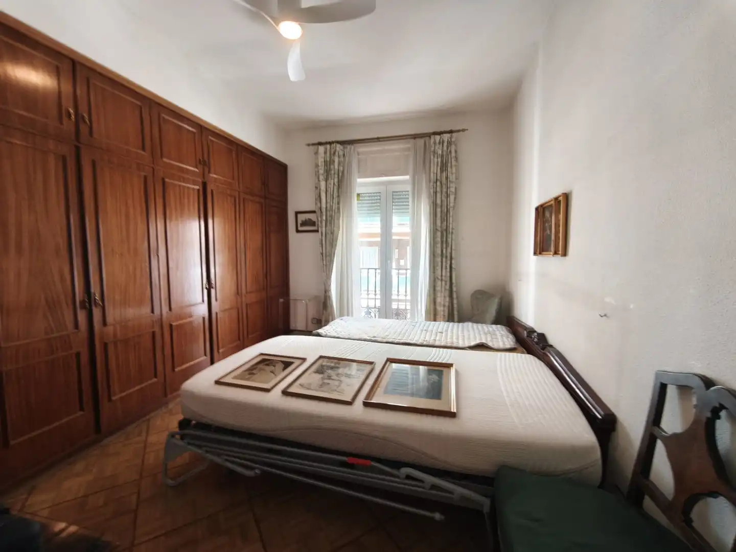 Habitación de Piso en venta en Madrid con Balcón y Alarma