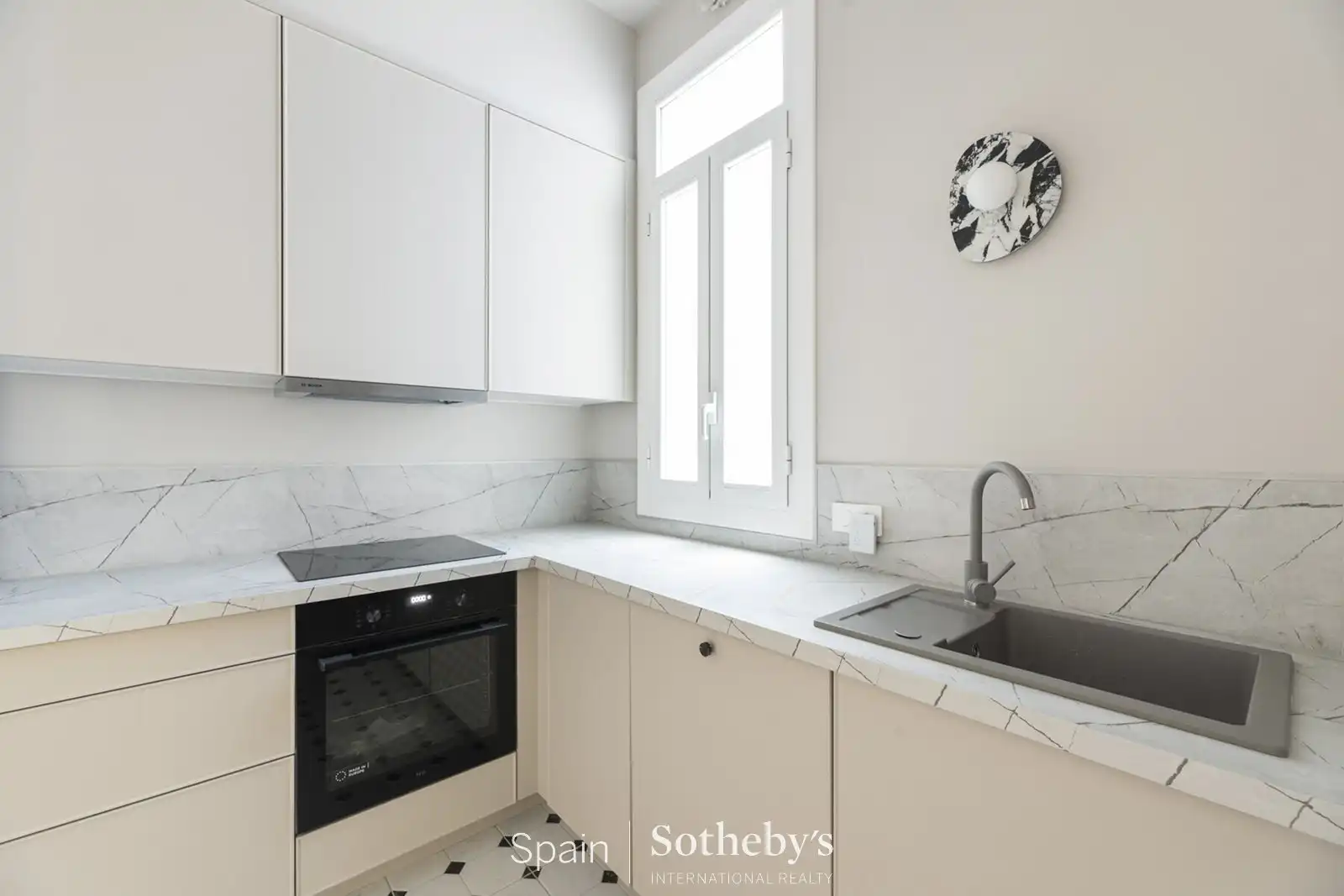 Cuina de Apartament en venda en Barcelona amb Aire condicionat