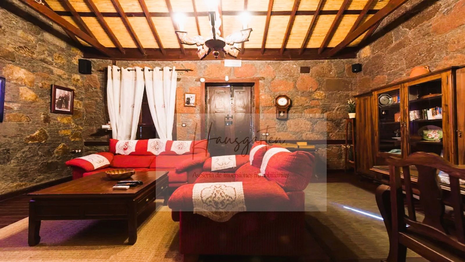 Sala d'estar de Finca rústica en venda en Tejeda amb Aire condicionat i Piscina