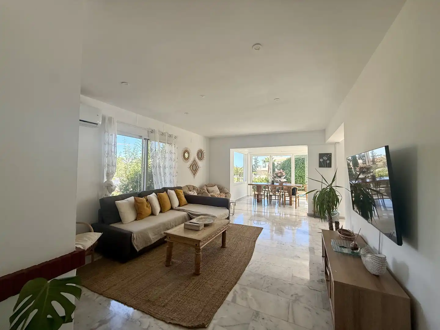 Sala de estar de Casa o chalet en venta en Marbella con Aire acondicionado, Jardín privado y Terraza