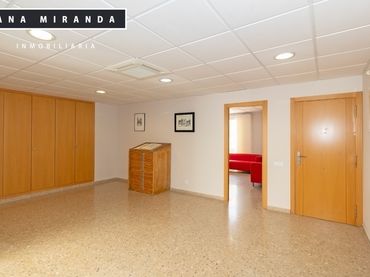 Appartamento con balcone in vendita a Avinguda País Valencià