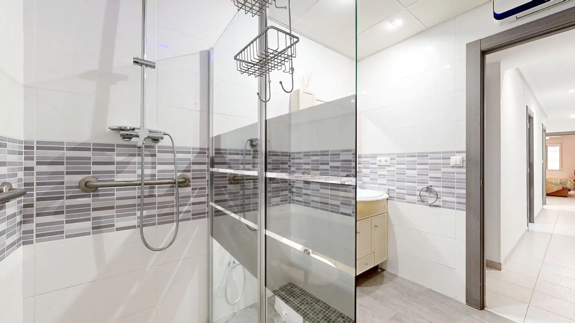 Baño de Piso en venta en Torrent con Aire acondicionado, Calefacción y Terraza