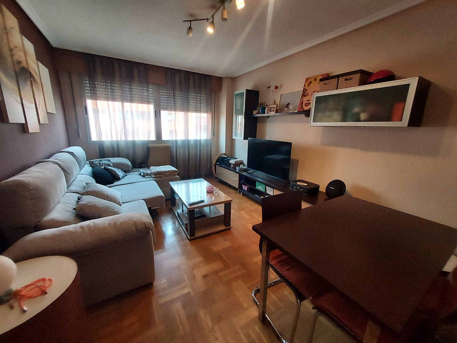 Living room of Flat for sale in Burgos Capital  with Heating, Parquet flooring and Terrace