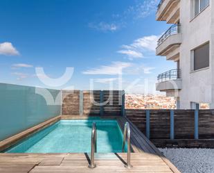 Swimming pool of Apartment to rent in  Madrid Capital  with Air Conditioner, Heating and Furnished
