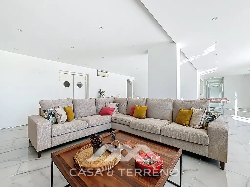Sala d'estar de Casa o xalet en venda en Vélez-Málaga amb Aire condicionat, Jardí privat i Terrassa