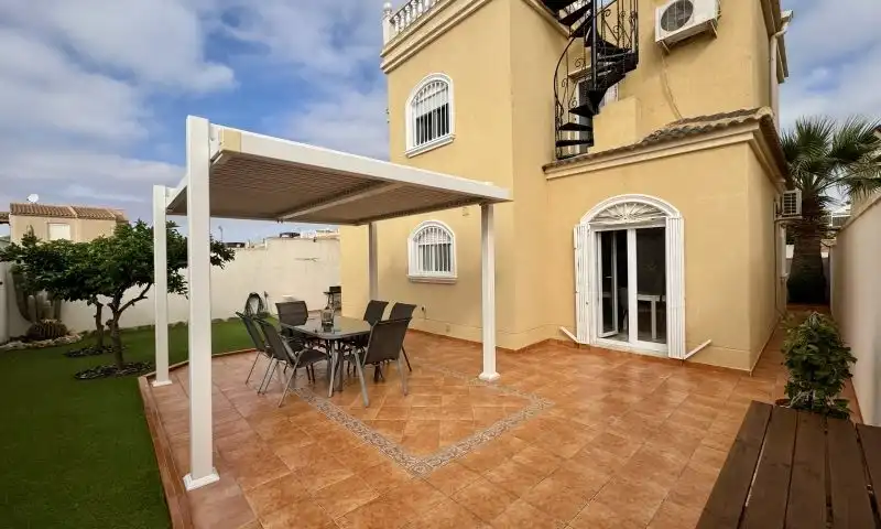 Villa à vendre à Calle Alborán