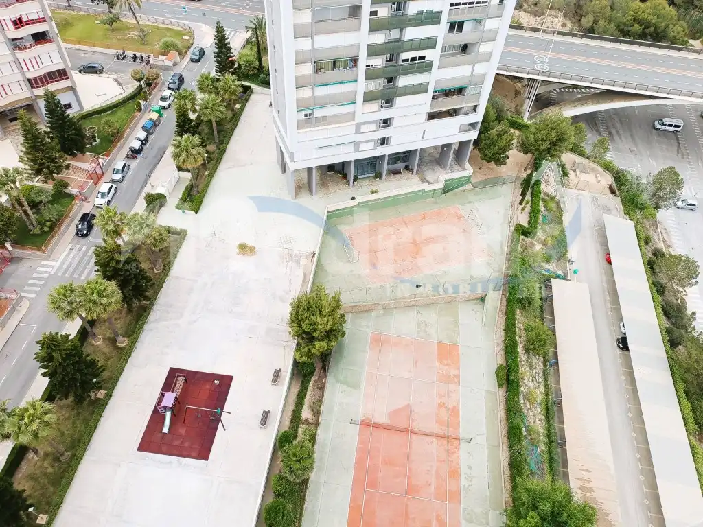 Vista exterior de Piso en venta en Benidorm con Jardín privado, Piscina y Amueblado