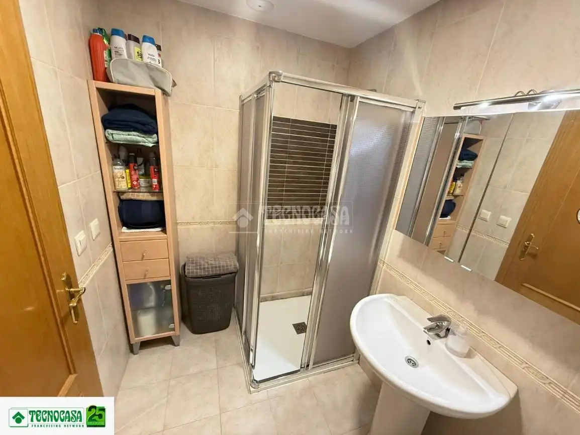 Bathroom of Flat for sale in Ciudad Real  with Air Conditioner and Heating