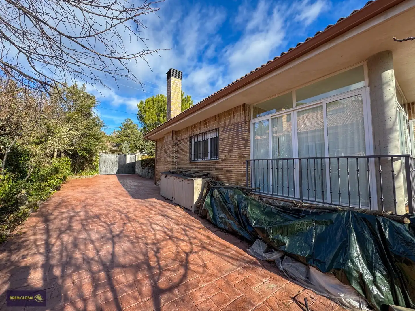 Vista exterior de Casa o chalet en venta en Lozoyuela-Navas-Sieteiglesias con Jardín privado