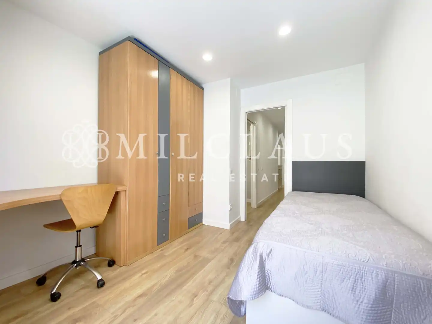 Schlafzimmer von Einfamilien-Reihenhaus zum Verkauf in L'Hospitalet de Llobregat mit Klimaanlage, Heizung und Parkett