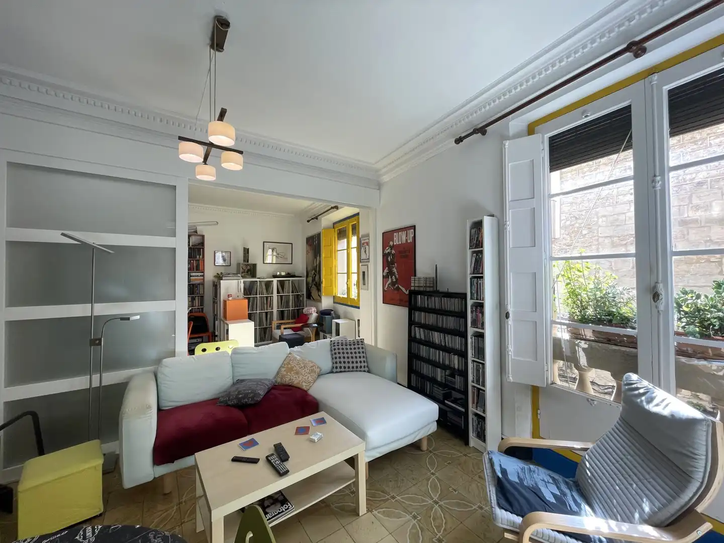 Living room of Flat for sale in Girona  with Heating, Furnished and Balcony