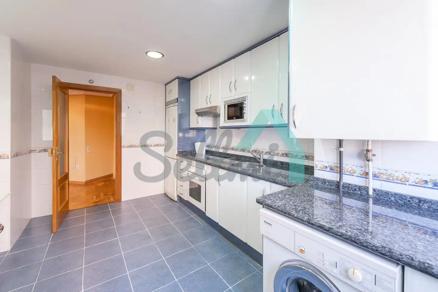 Cocina de Piso en venta en Oviedo  con Calefacción, Parquet y Trastero