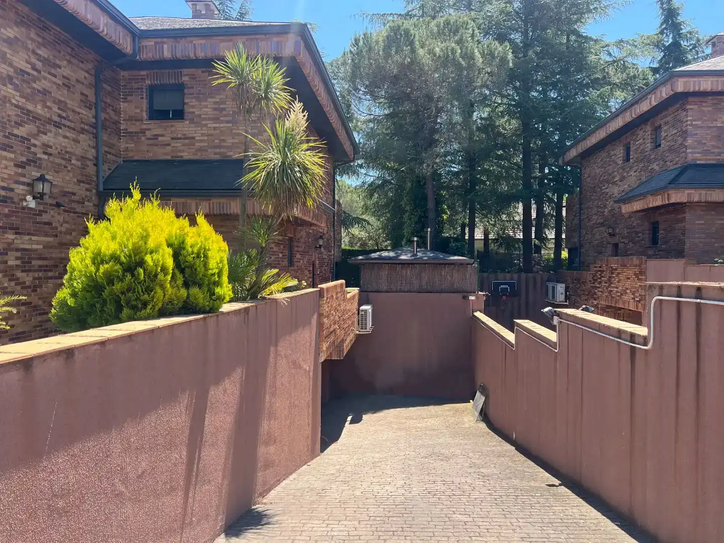 Vista exterior de Pis en venda en Guadarrama amb Aire condicionat i Piscina