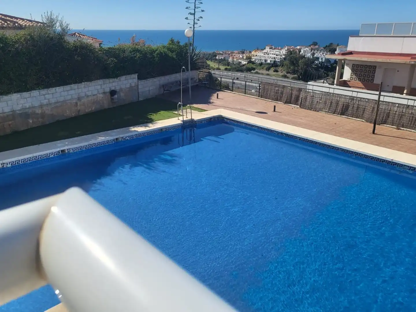 Piscina de Dúplex en venta en Rincón de la Victoria con Aire acondicionado, Terraza y Trastero