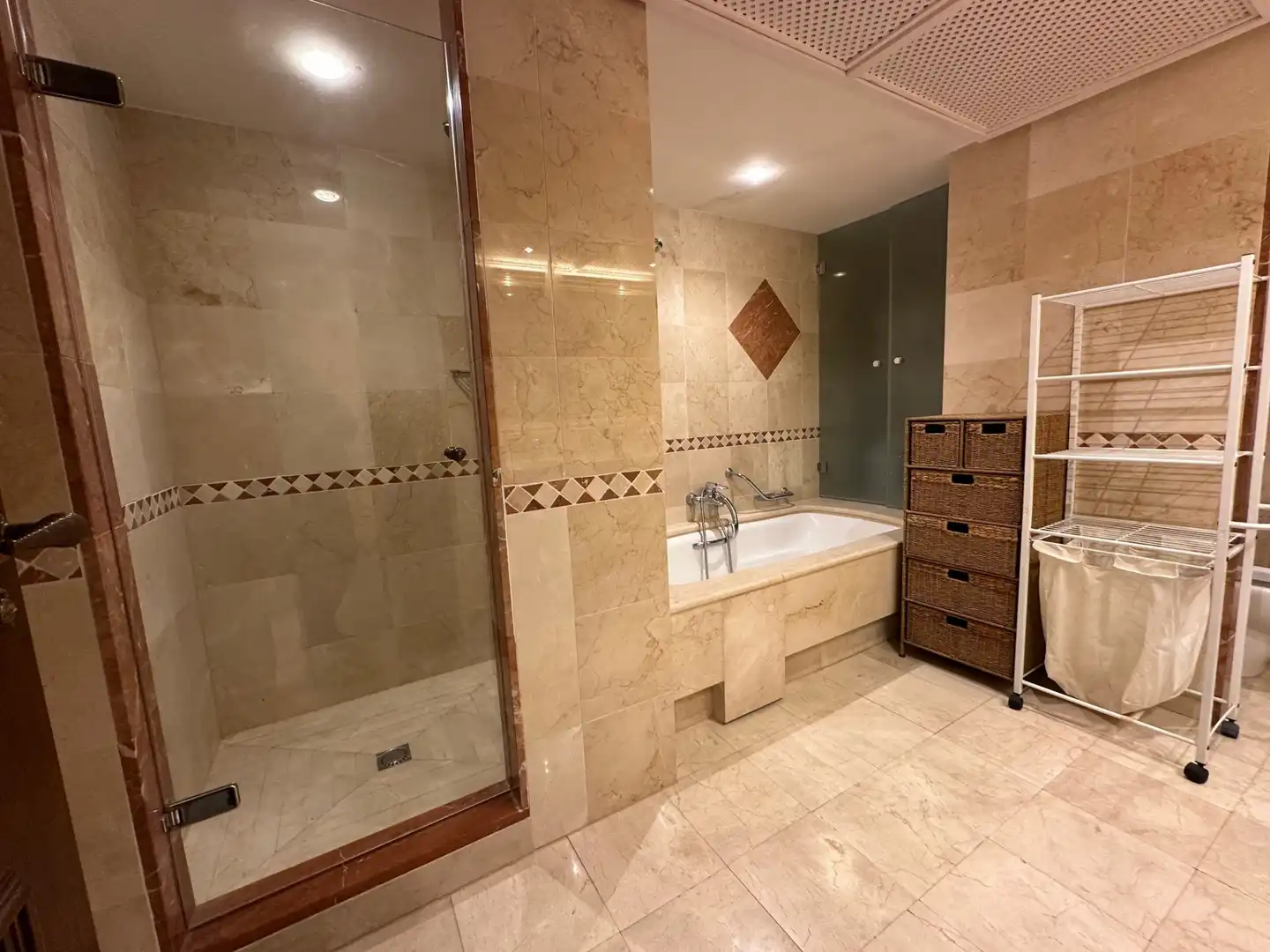 Baño de Planta baja en venta en Estepona con Aire acondicionado, Terraza y Piscina