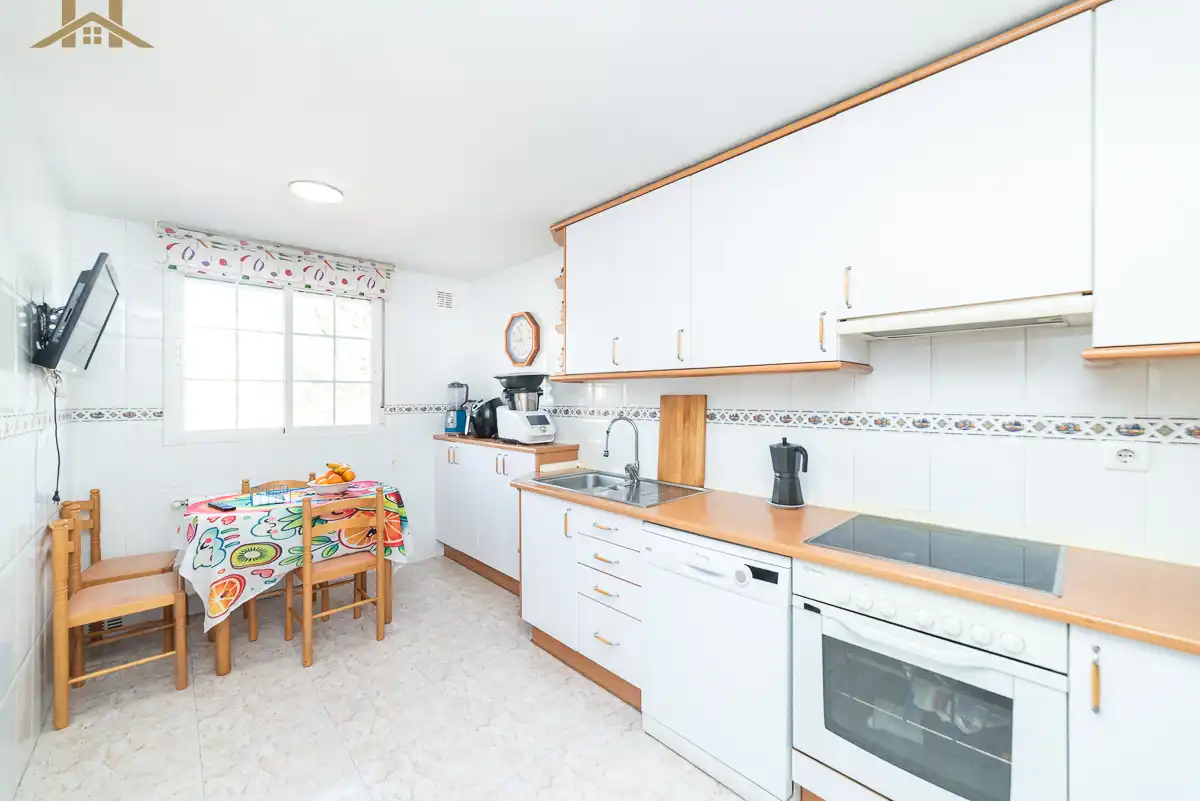 Cuina de Casa o xalet en venda en Arroyomolinos (Madrid) amb Aire condicionat, Calefacció i Jardí privat