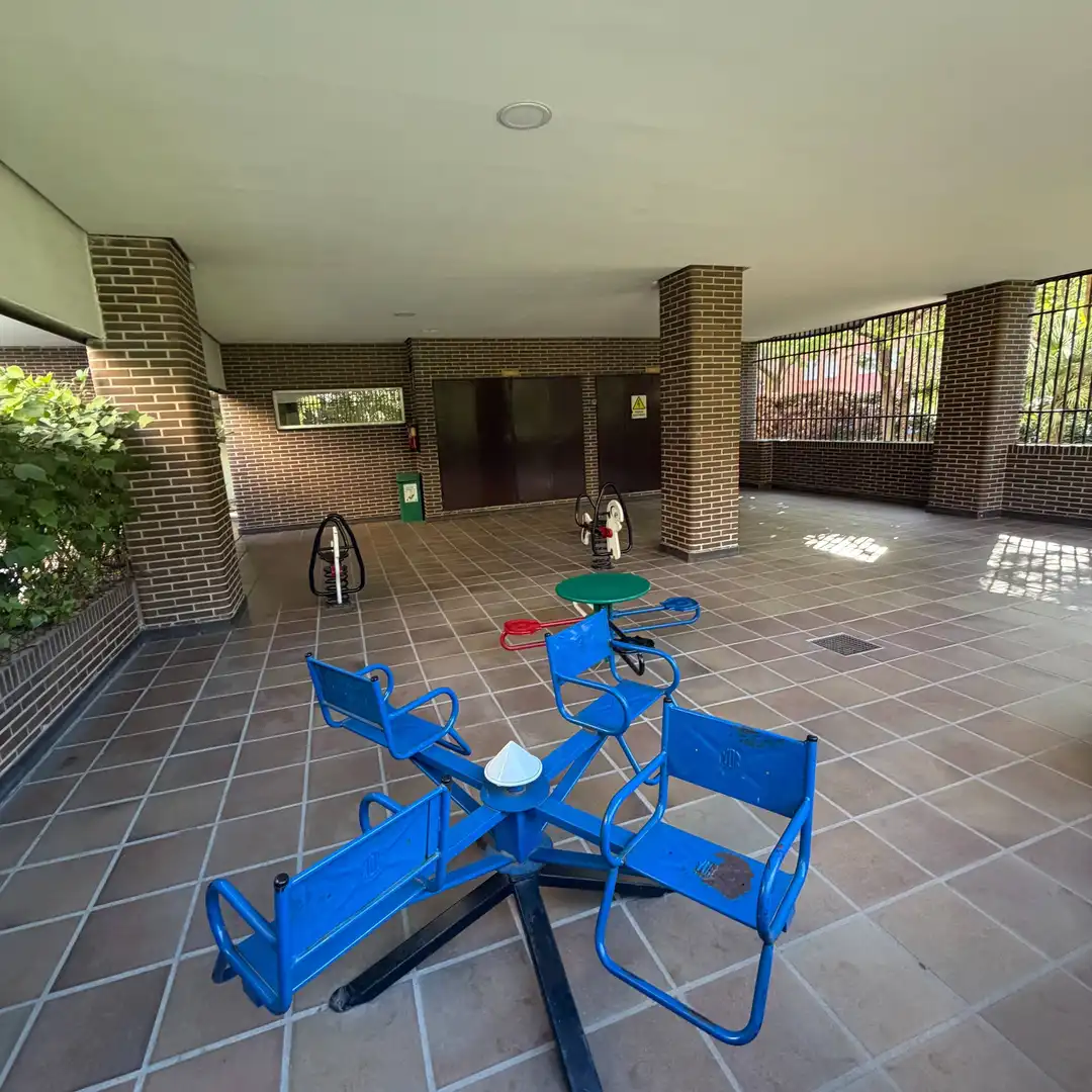 Parking de Piso en venta en Madrid con Piscina comunitaria