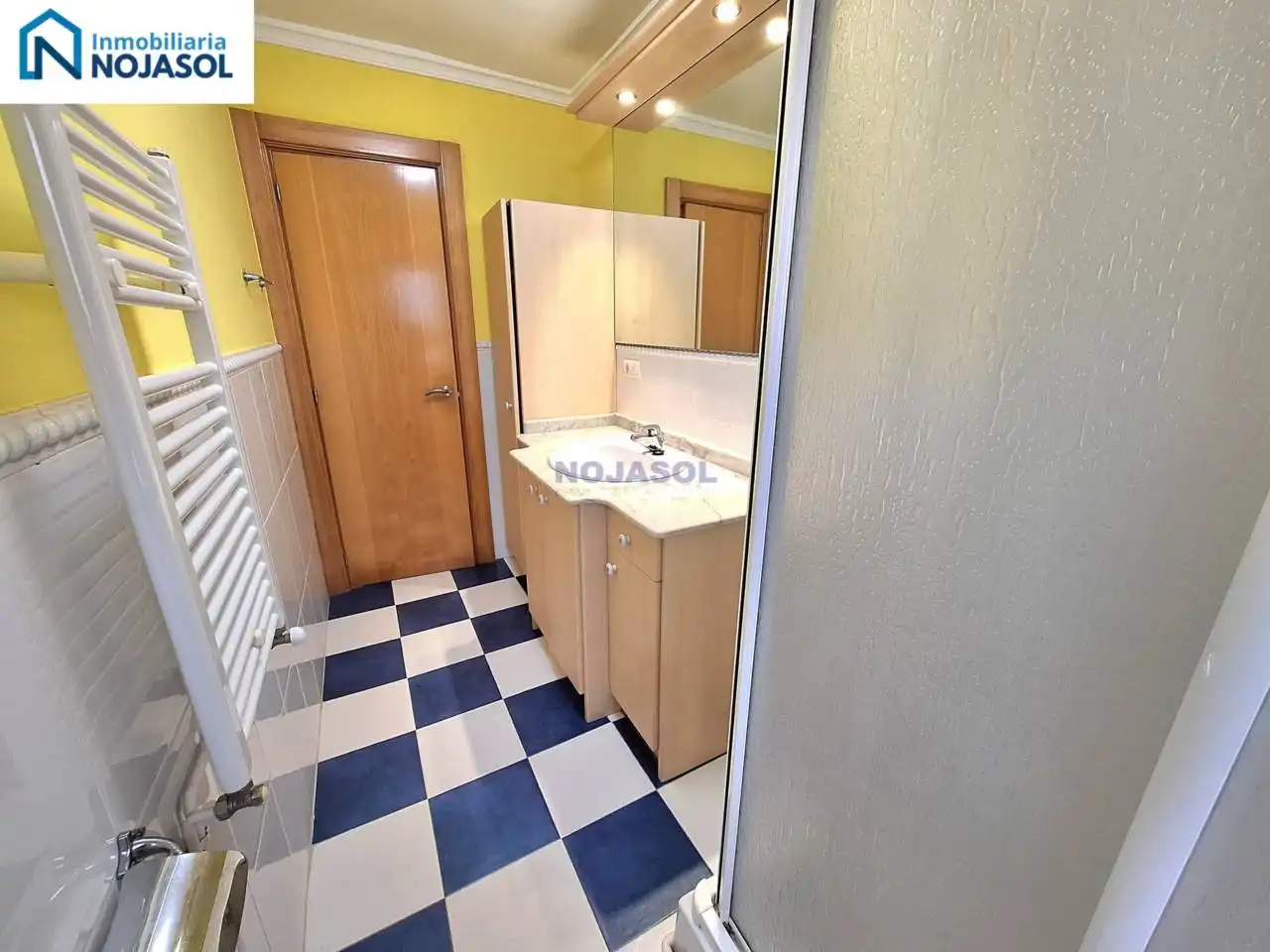 Baño de Piso en venta en Noja con Calefacción, Terraza y Amueblado