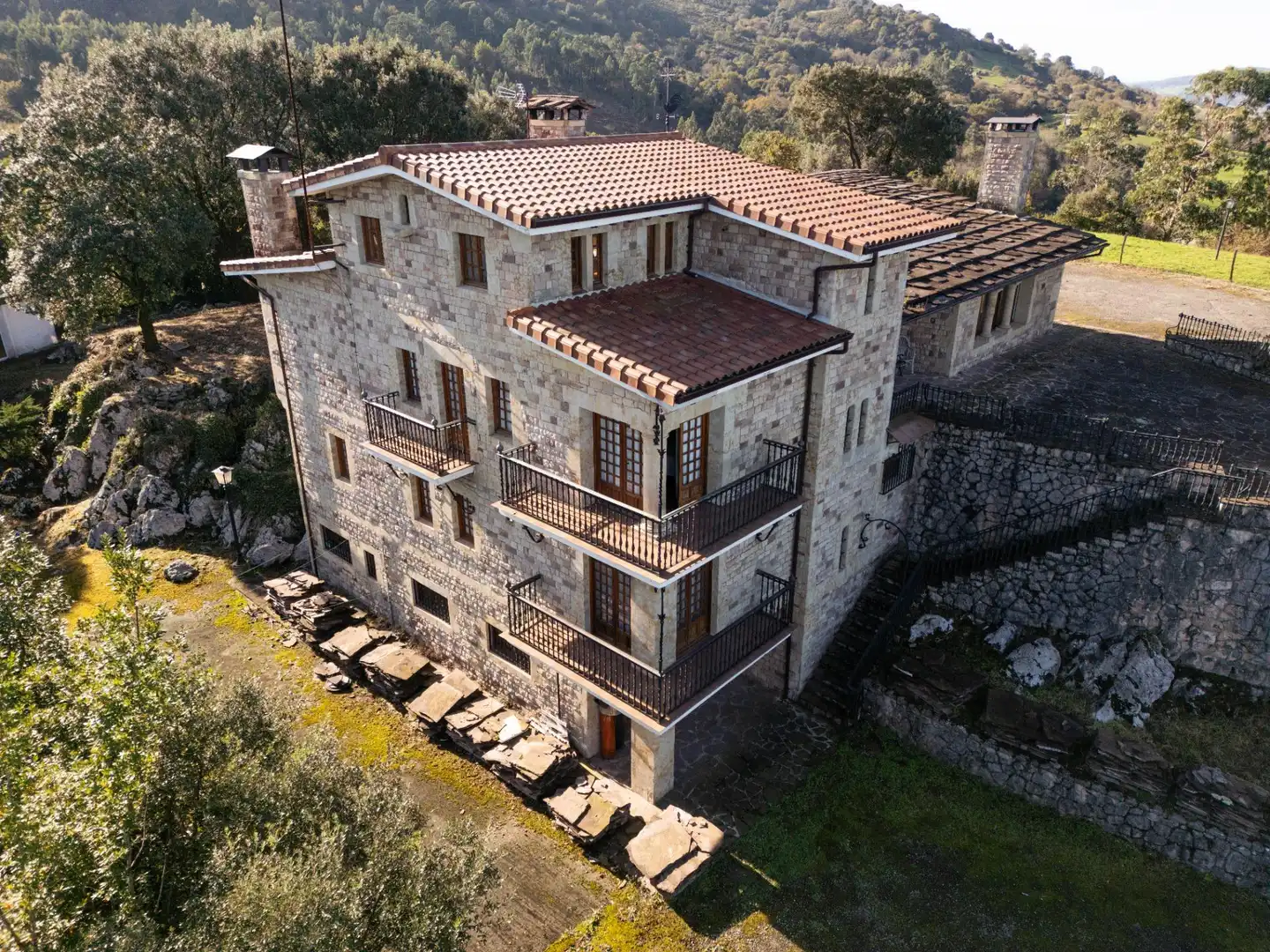 Vista exterior de Casa o xalet en venda en Villaescusa (Cantabria) amb Calefacció, Jardí privat i Terrassa