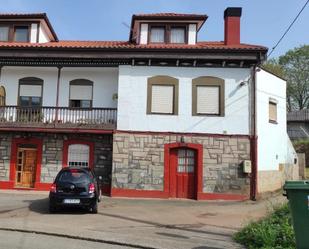 Vista exterior de Casa o xalet en venda en Oviedo  amb Calefacció, Jardí privat i Parquet