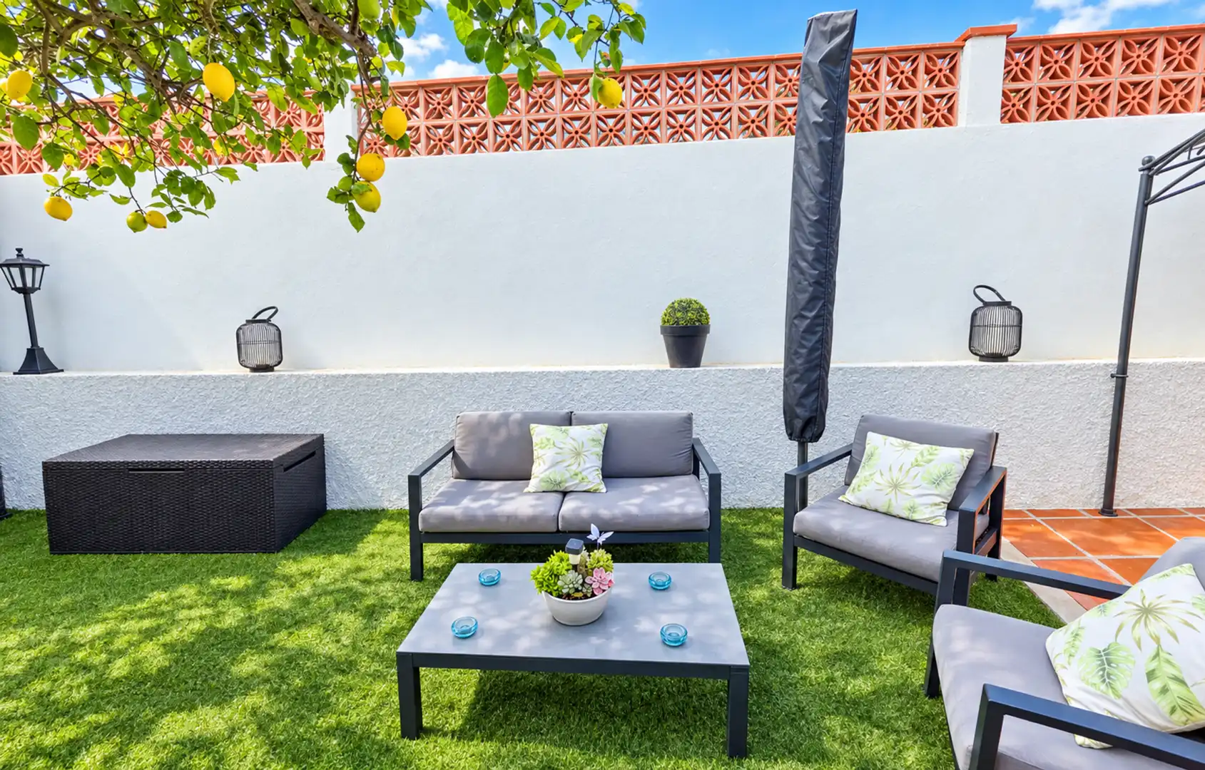 Terrace of Houses for sale in La Duquesa