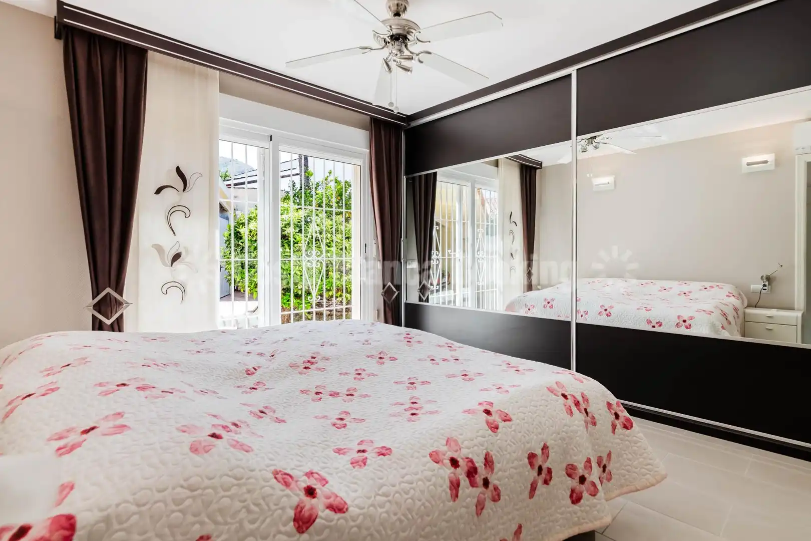 Bedroom of Houses for sale in L'Alfàs del Pi  with Air Conditioner, Heating and Private garden