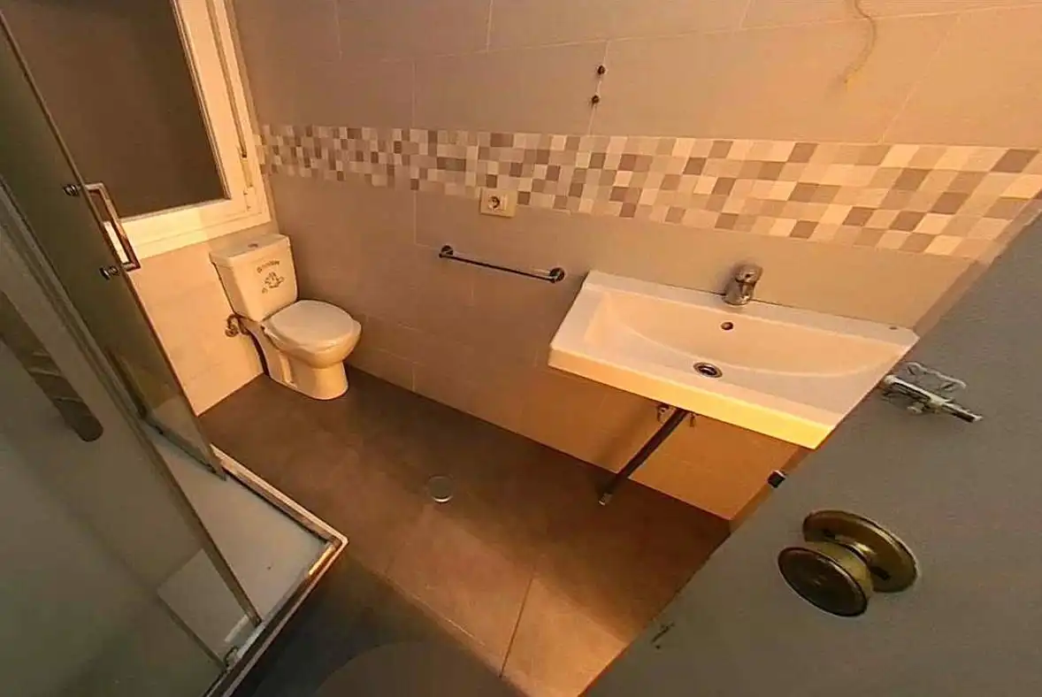 Bathroom of Flat for sale in Vigo 
