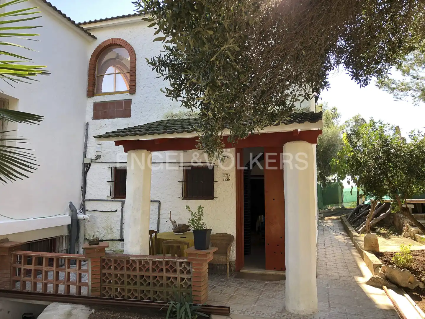 Vista exterior de Edificio en venta en Vilanova i la Geltrú