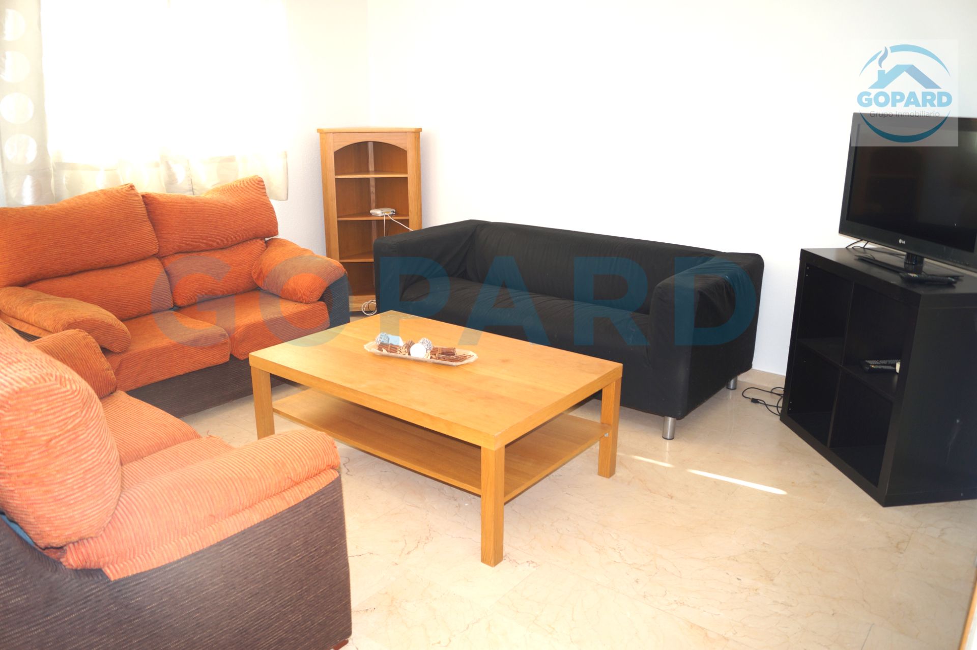 Sala d'estar de Casa adosada de lloguer en Villanueva de la Cañada amb Calefacció, Jardí privat i Parquet