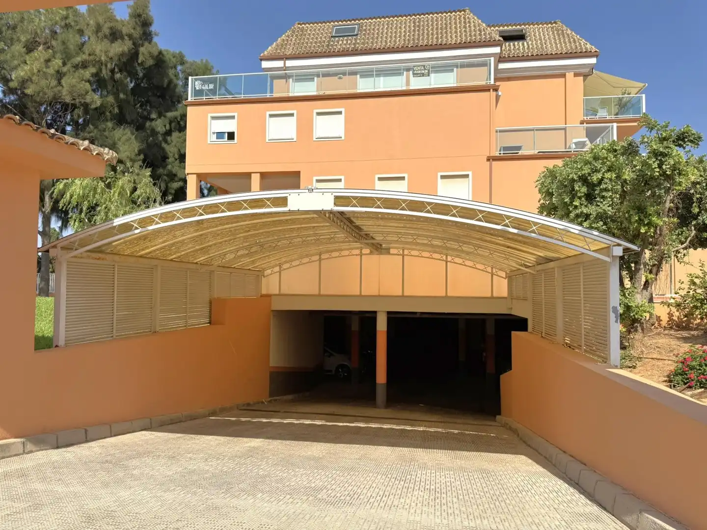 Aparcament de Apartament en venda en Dénia amb Aire condicionat, Jardí privat i Terrassa