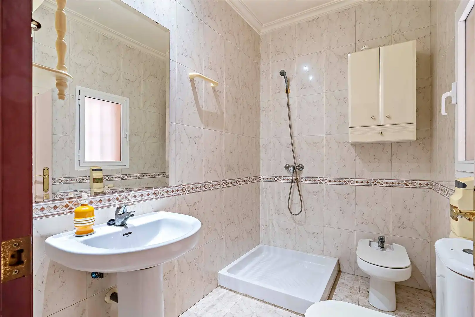 Badezimmer von Erdgeschoss zum Verkauf in Roquetas de Mar mit Terrasse