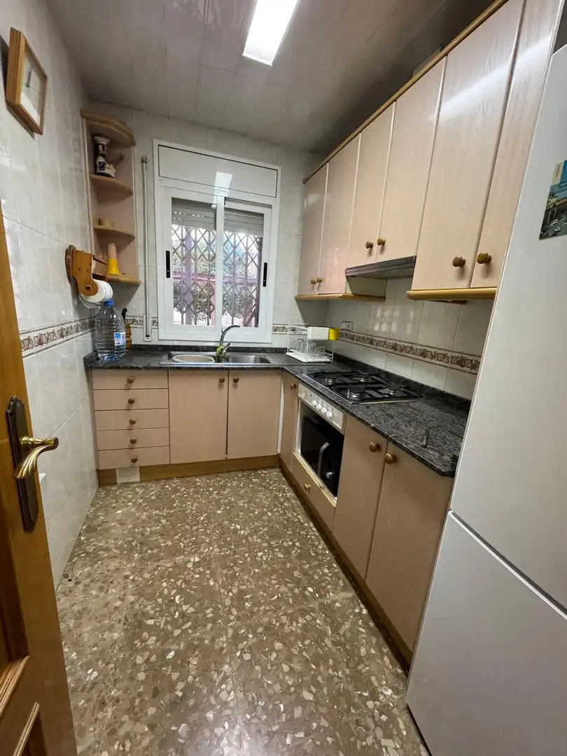 Küche von Haus oder Chalet zum Verkauf in Cornellà de Llobregat mit Heizung, Privatgarten und Terrasse
