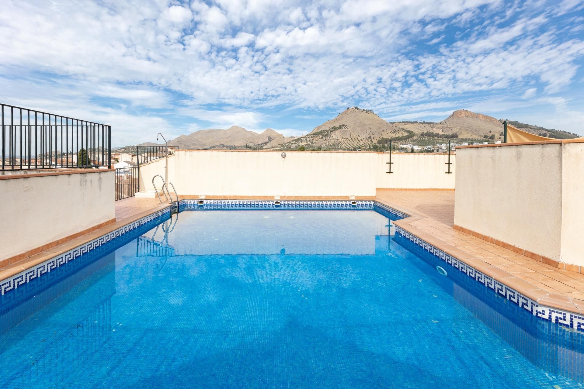 Piscina de Piso en venta en Atarfe con Aire acondicionado, Calefacción y Trastero