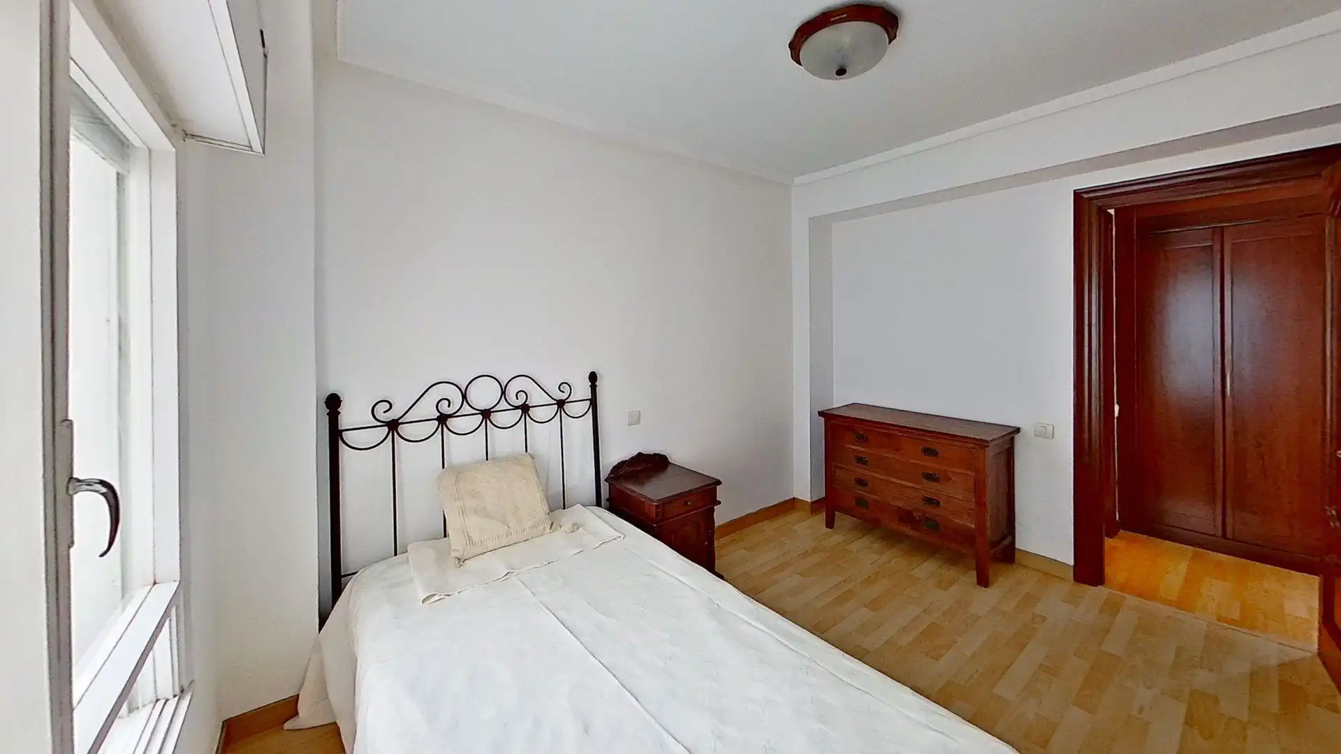Bedroom of Flat for sale in Gijón 