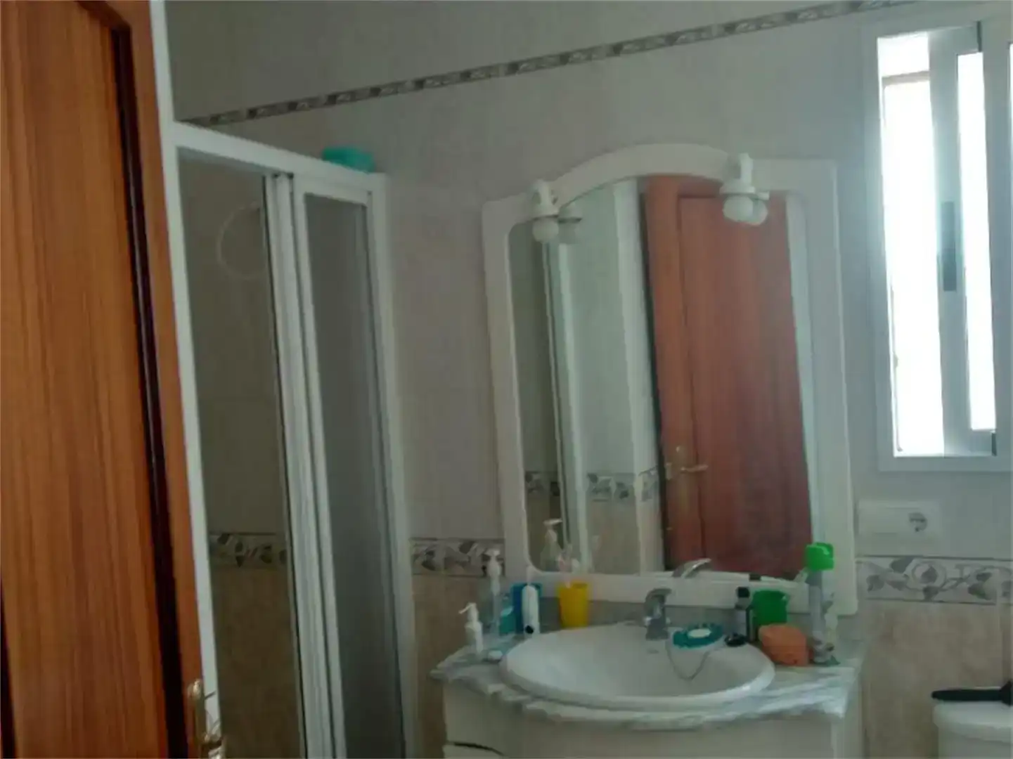 Baño de Casa adosada en venta en Feria con Trastero, Lavadora y Microondas