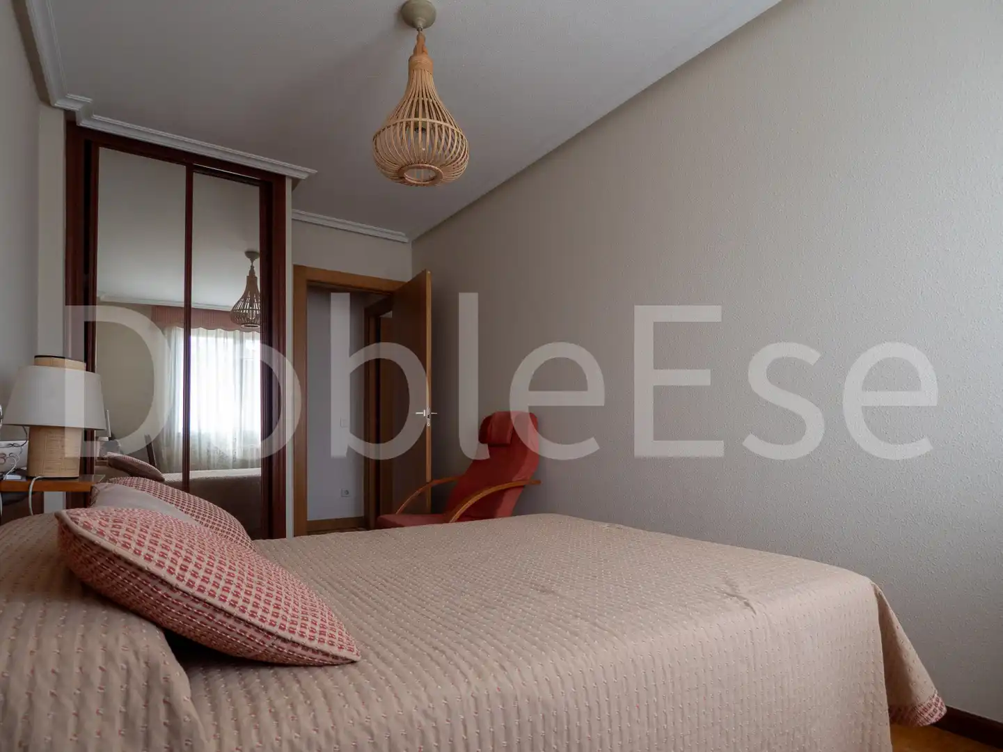 Habitación de Piso en venta en Gijón  con Calefacción, Parquet y Trastero