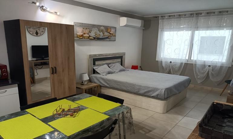 Dormitori de Apartament en venda en Roses amb Moblat