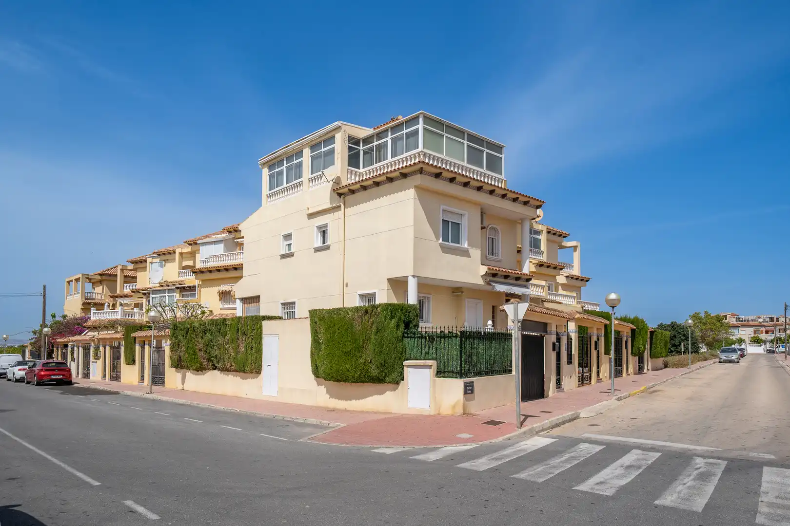 Vista exterior de Casa adosada en venta en Guardamar del Segura con Aire acondicionado, Jardín privado y Terraza